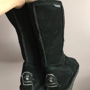 BLACK BEARPAW BOOTS